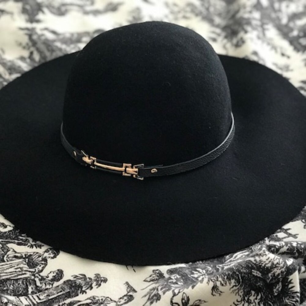 HOUSE OF HARLOW 1960 BLACK WOOL FLOPPY HAT W/ GOLD ACCENT BAND HIPPIE CHIC STYLE